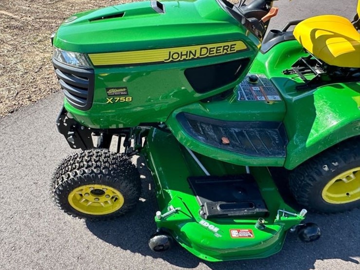 2022-john-deere-x758-image-7