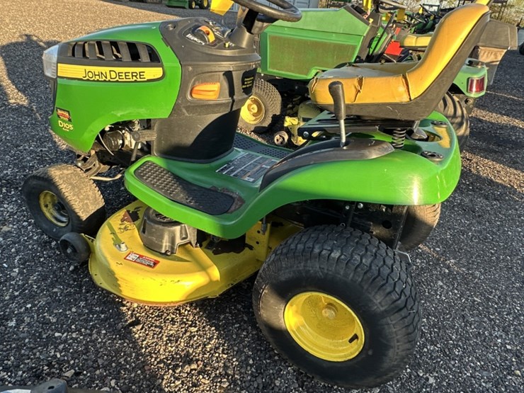 2014-john-deere-d105-image-2