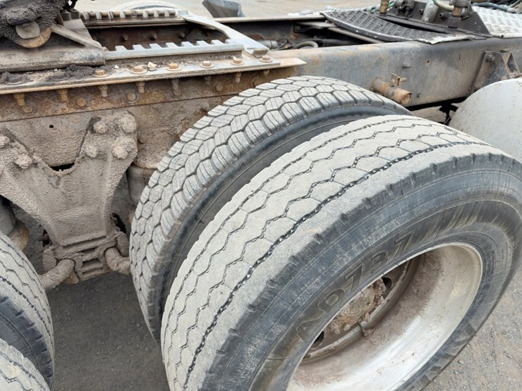 2000-kenworth-w900-image-16