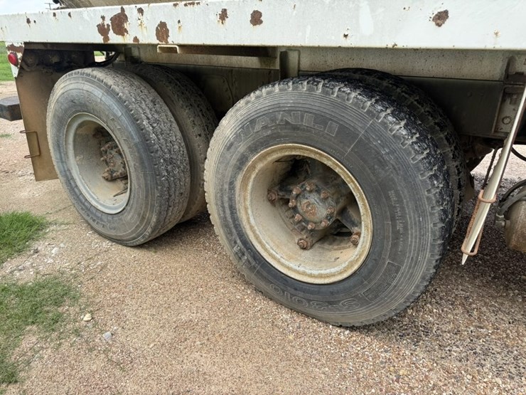 1994-gmc-7000-image-12