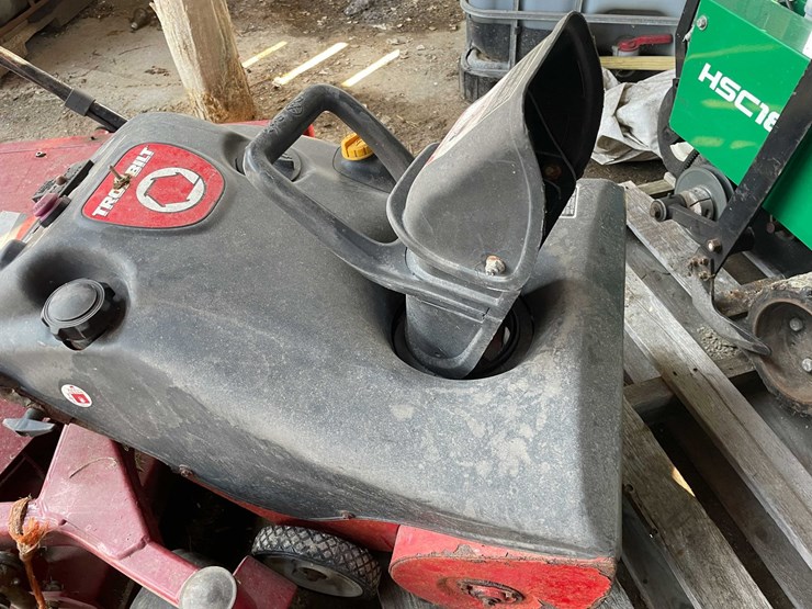 #7406-•-troy-built-snow-blower-image-1