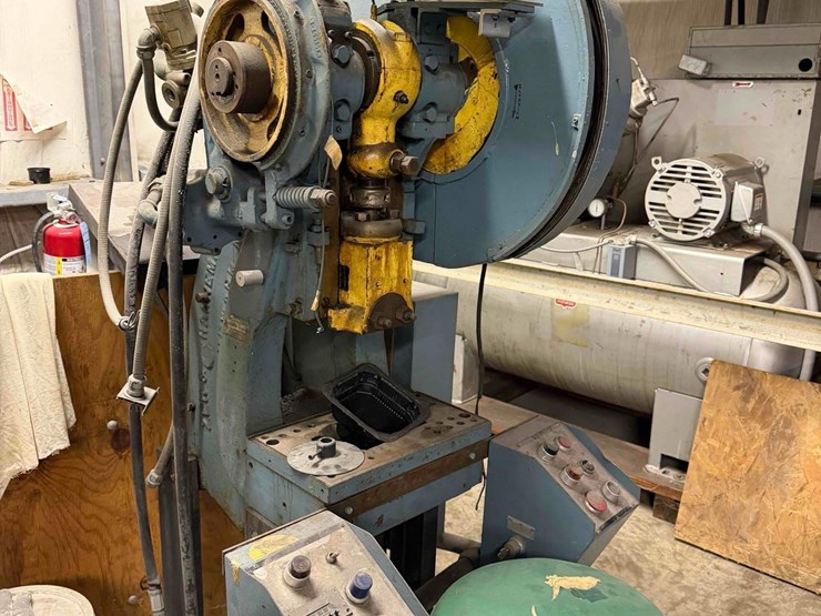 zeh-&-hahnemann-vertical-press-*needs-motor*-image-1