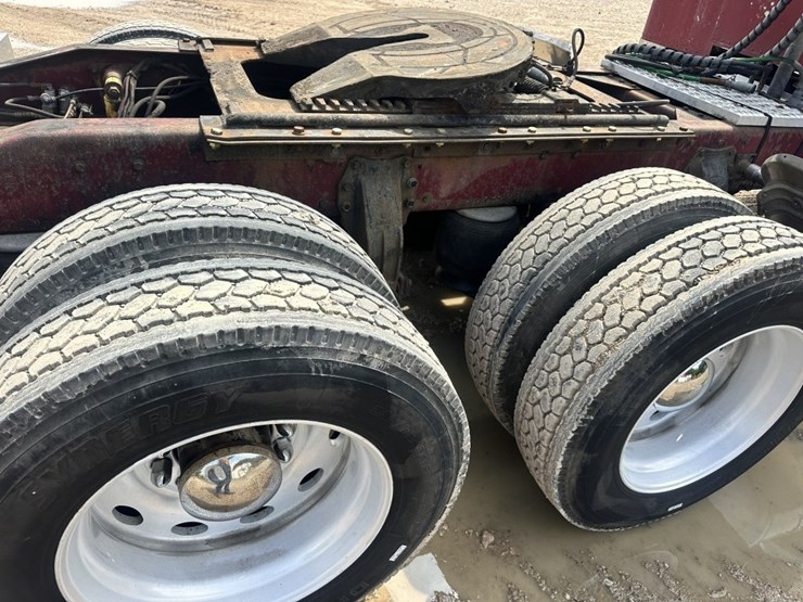 1981-peterbilt-359-image-11