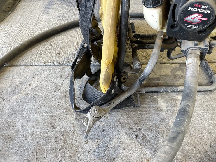 #5065-•-dztec-backpack-concrete-vibrator-image-5