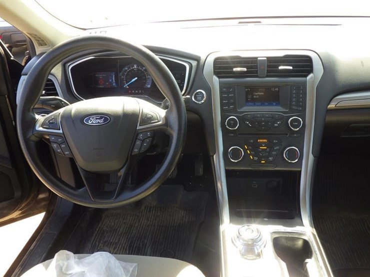 2018-ford-fusion-sedan-image-10