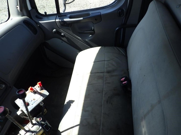 2005-utility-combo-image-59