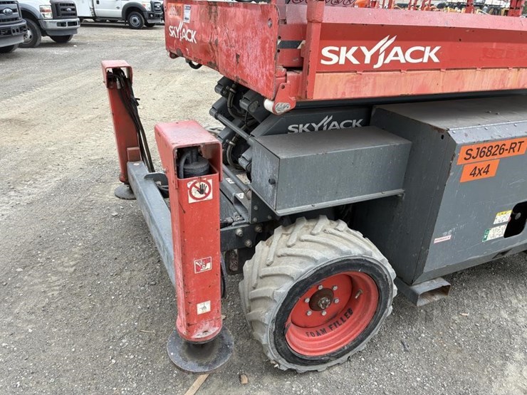 2019-skyjack-sj6826rt-image-5