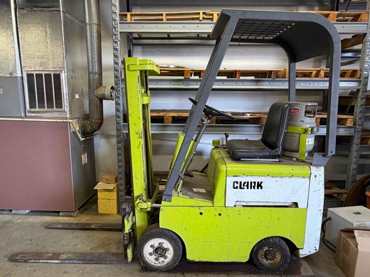 clark-propane-forklift-cf25-image-2