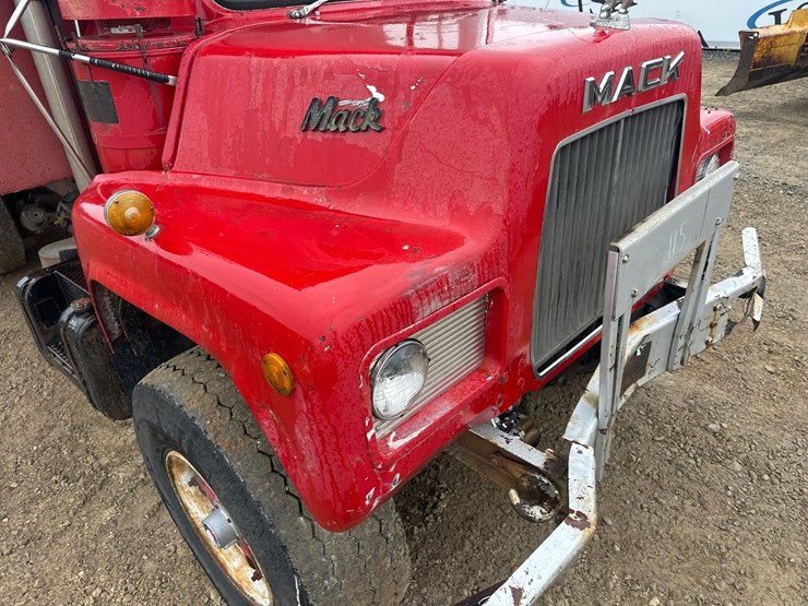 1983-mack-dm686s-image-10