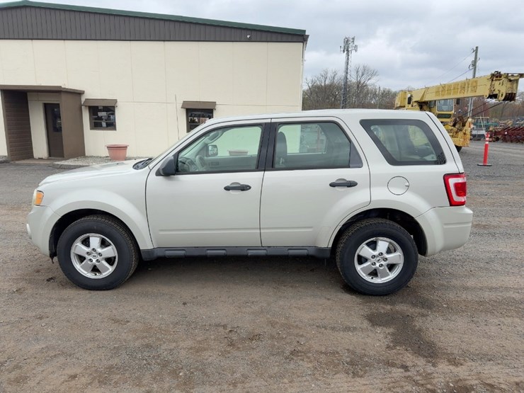 2009-ford-escape-image-2