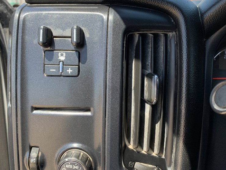 2022-chevrolet-silverado-6500hd-image-14