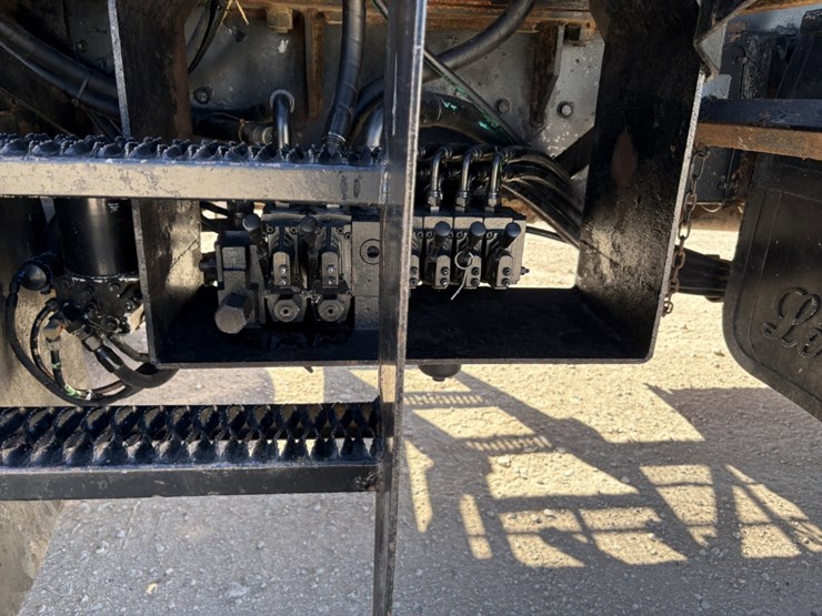 2005-kenworth-c500b-image-4