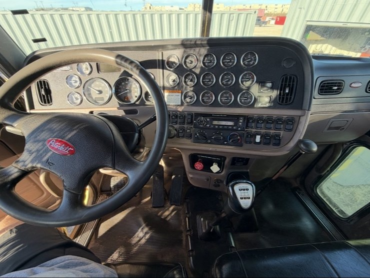 2013-peterbilt-367-image-7