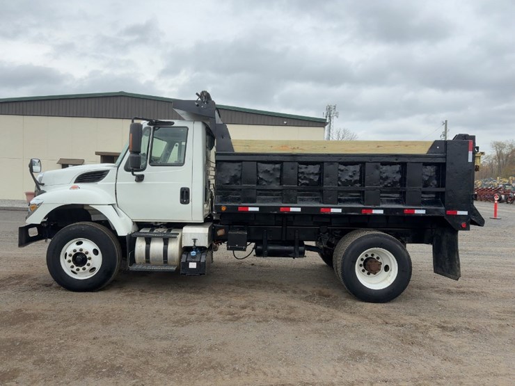 2016-international-7400-image-2