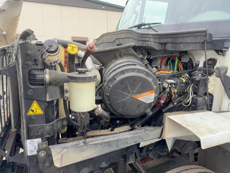 2016-international-7400-image-8