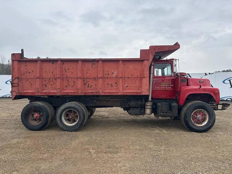 1983-mack-dm686s-image-6