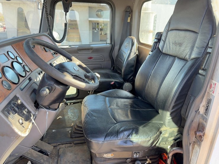 2007-peterbilt-378-image-25