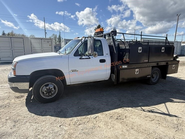2005-chevrolet-silverado-3500-image-2