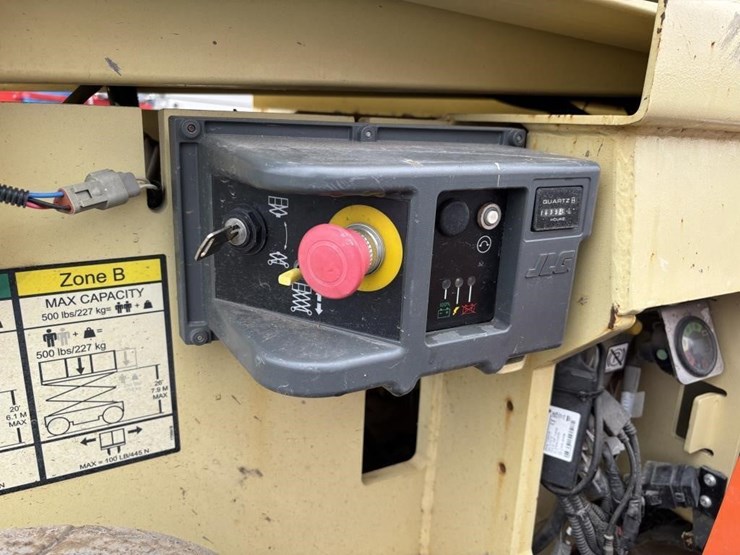 2010-jlg-2632es-image-14