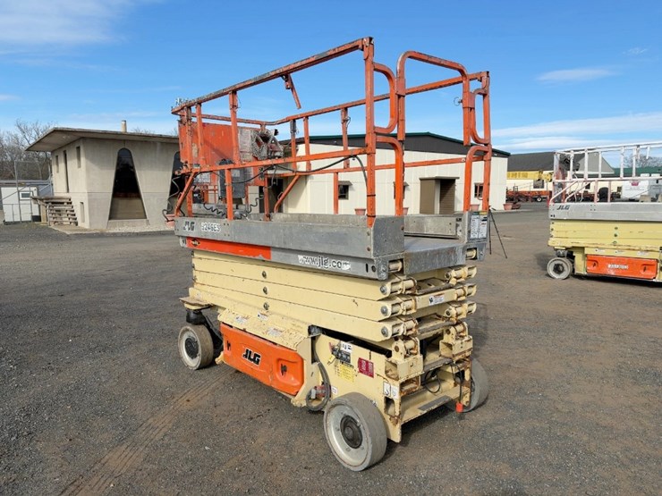 2005-jlg-3246es-image-3