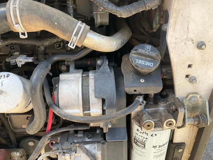 2021-bobcat-t870-image-38