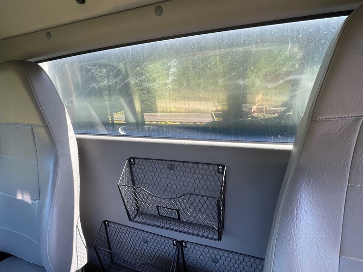 2020-freightliner-m2-106-image-62