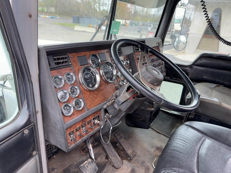 2000-kenworth-w900-image-27