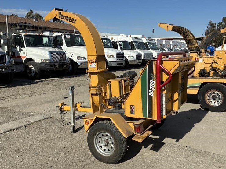 2015-vermeer-bc700xl-image-4