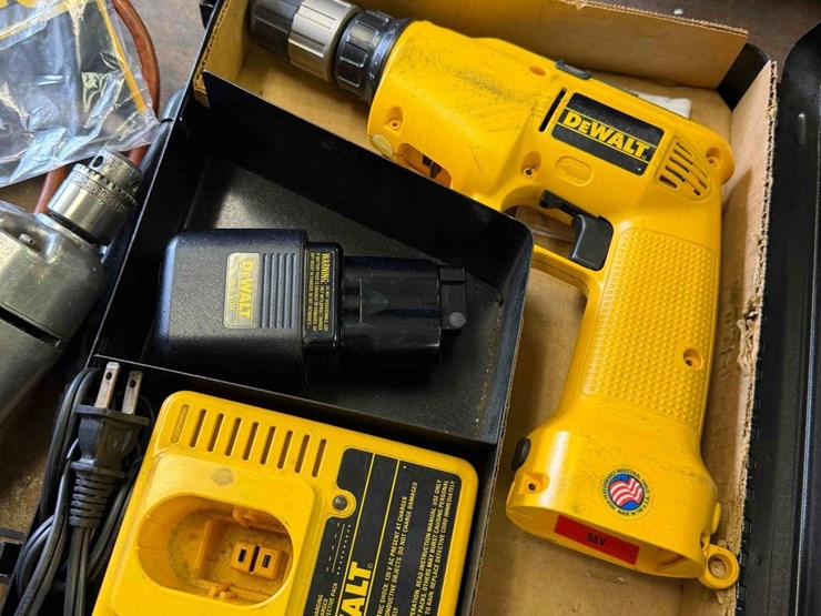 dewalt-9.6-volt-cordless-drill-&-corded-drill-image-2