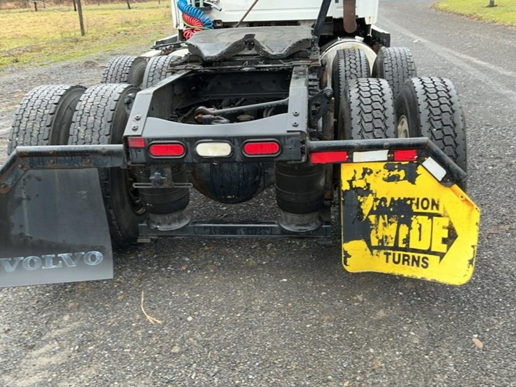 #137-•-2009-volvo-isx-semi-truck-image-62