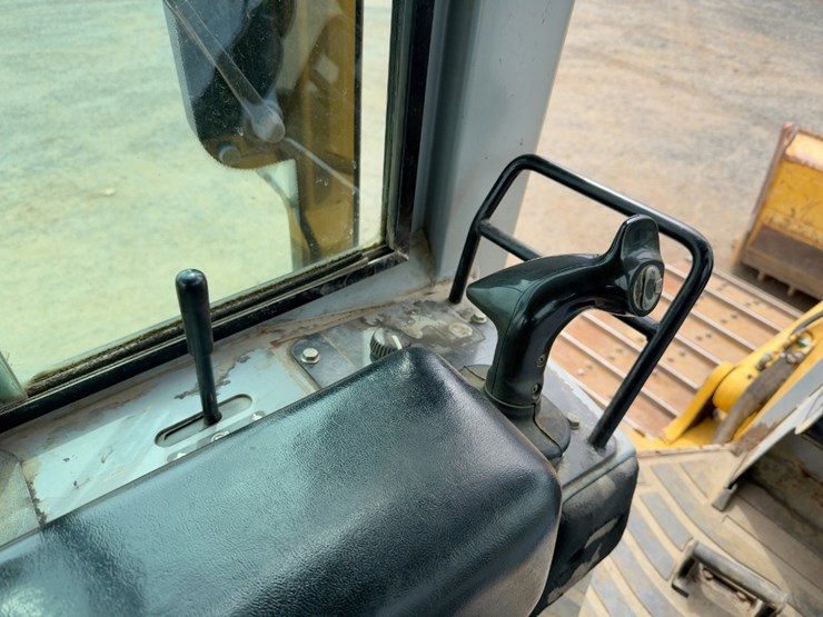 2002-deere-700h-xlt-image-33