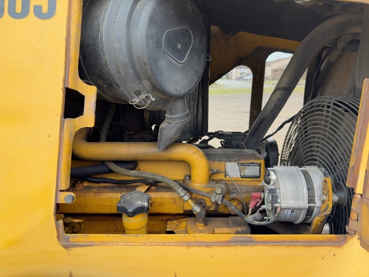 2002-deere-700h-xlt-image-14