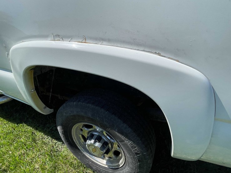 #7046-•-2005-chevrolet-duramax-(has-wi-title)-image-41