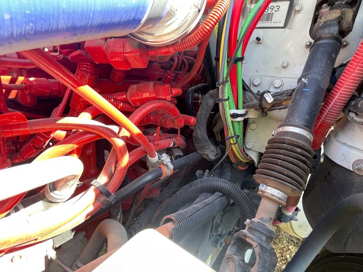 2020-freightliner-m2-106-image-78