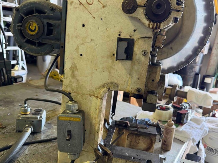 berg-10-ton-vertical-press-image-6