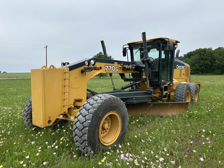 2018-deere-770g-image-1