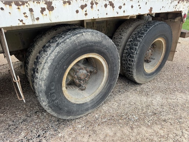 1994-gmc-7000-image-13