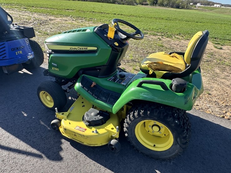2017-john-deere-x580-image-2