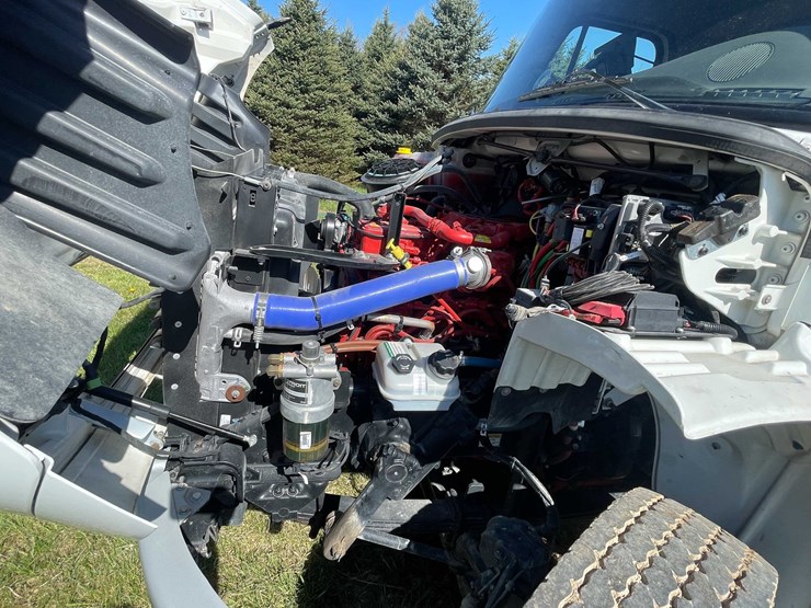 2020-freightliner-m2-106-image-71