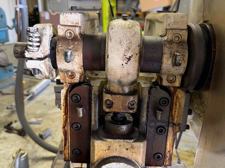 berg-10-ton-vertical-press-image-3