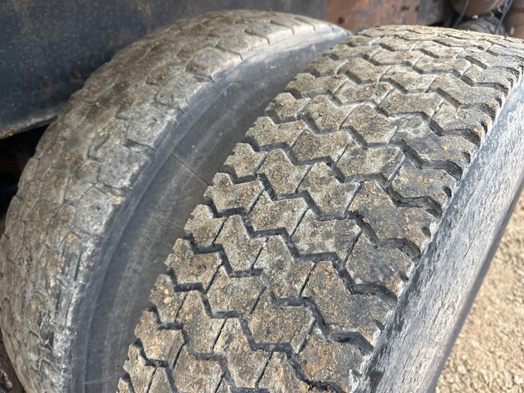 1983-mack-dm686s-image-49