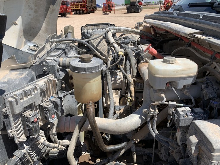 2022-chevrolet-silverado-6500hd-image-6