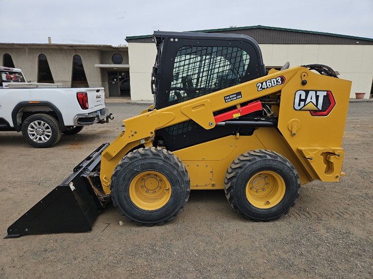 2022-caterpillar-246d3-image-2