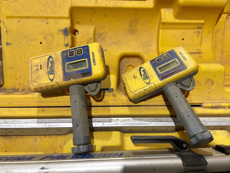 #5058-•-spectra-ll100n-laser-level-tripod-with-(2)-story-poles-image-6