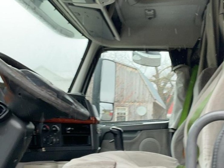 #137-•-2009-volvo-isx-semi-truck-image-19