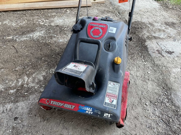 #7416-•-troy-bilt-snow-thrower-image-2