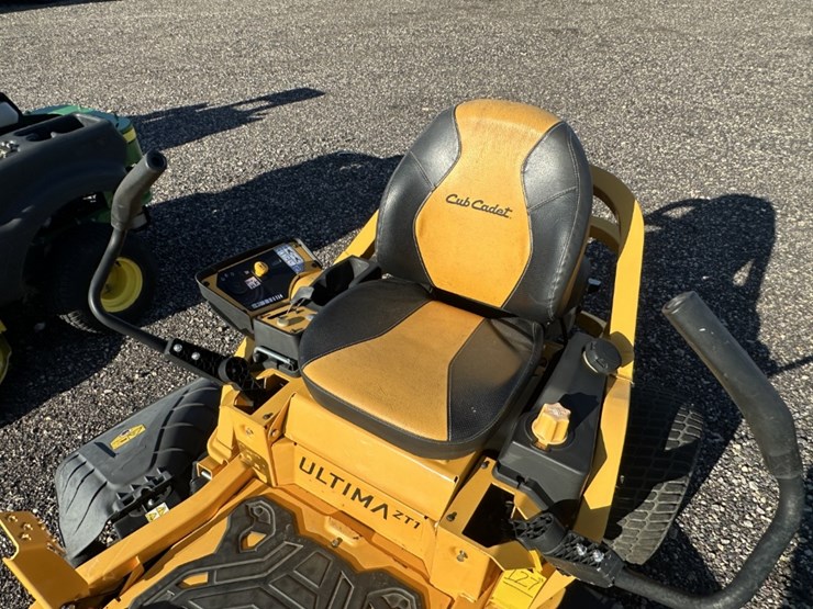 cub-cadet-ultima-zt1-zero-turn-image-7