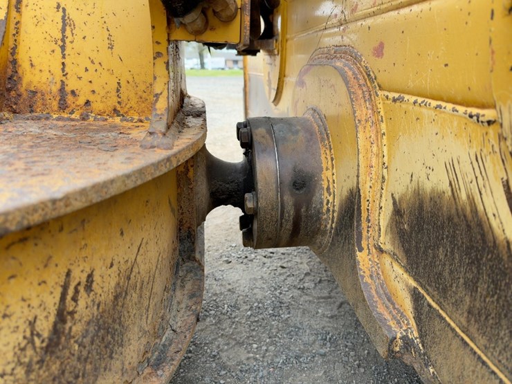 2002-deere-700h-xlt-image-13