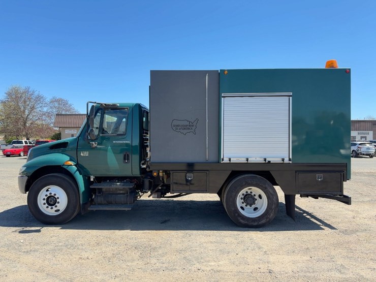 2004-international-durastar-4300-image-2