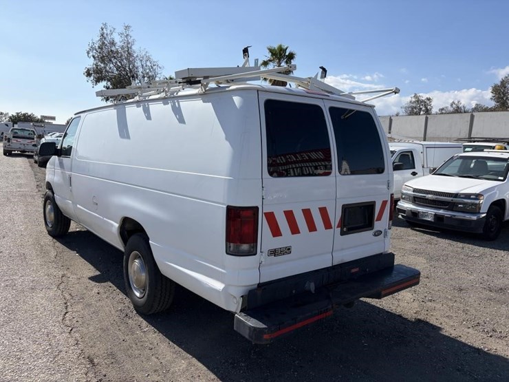 2002-ford-e350-image-4